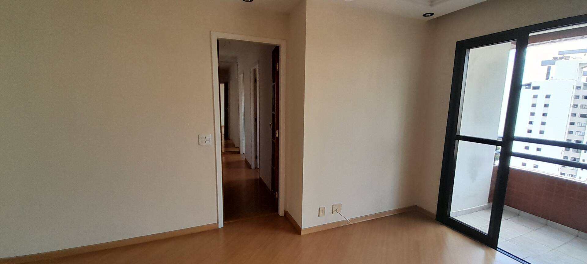 Apartamento à venda com 3 quartos, 75m² - Foto 4